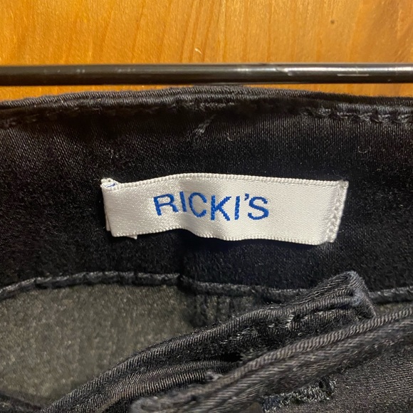 Ricki’s Black High Rise Pants Short - Picture 5 of 6